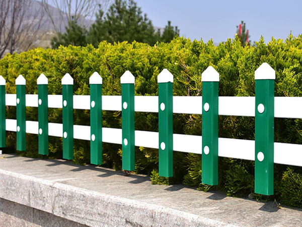 PVC草坪护栏图片3