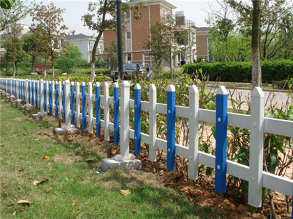 徐州PVC草坪护栏