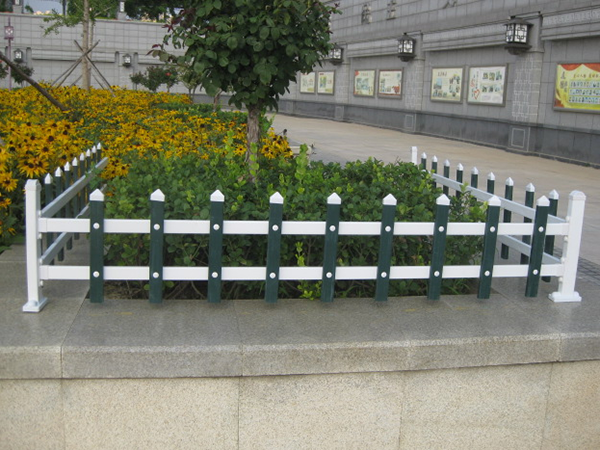 PVC绿化带护栏图片2