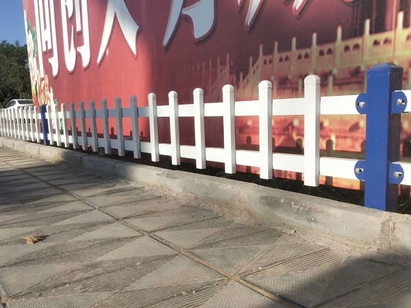 徐州锌钢草坪护栏