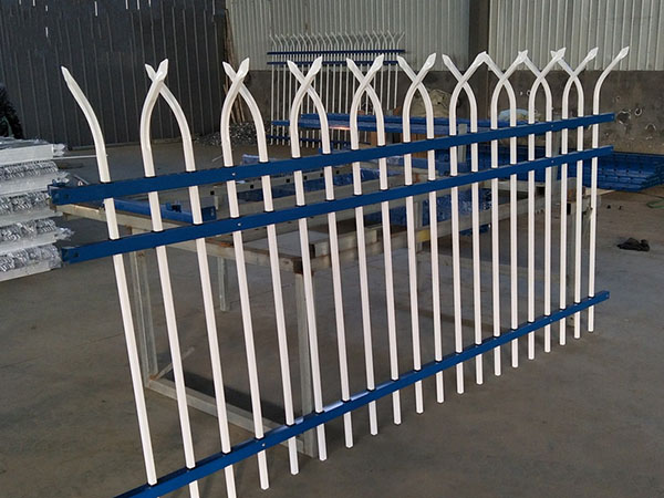 徐州双向防攀爬锌钢护栏案例图片2